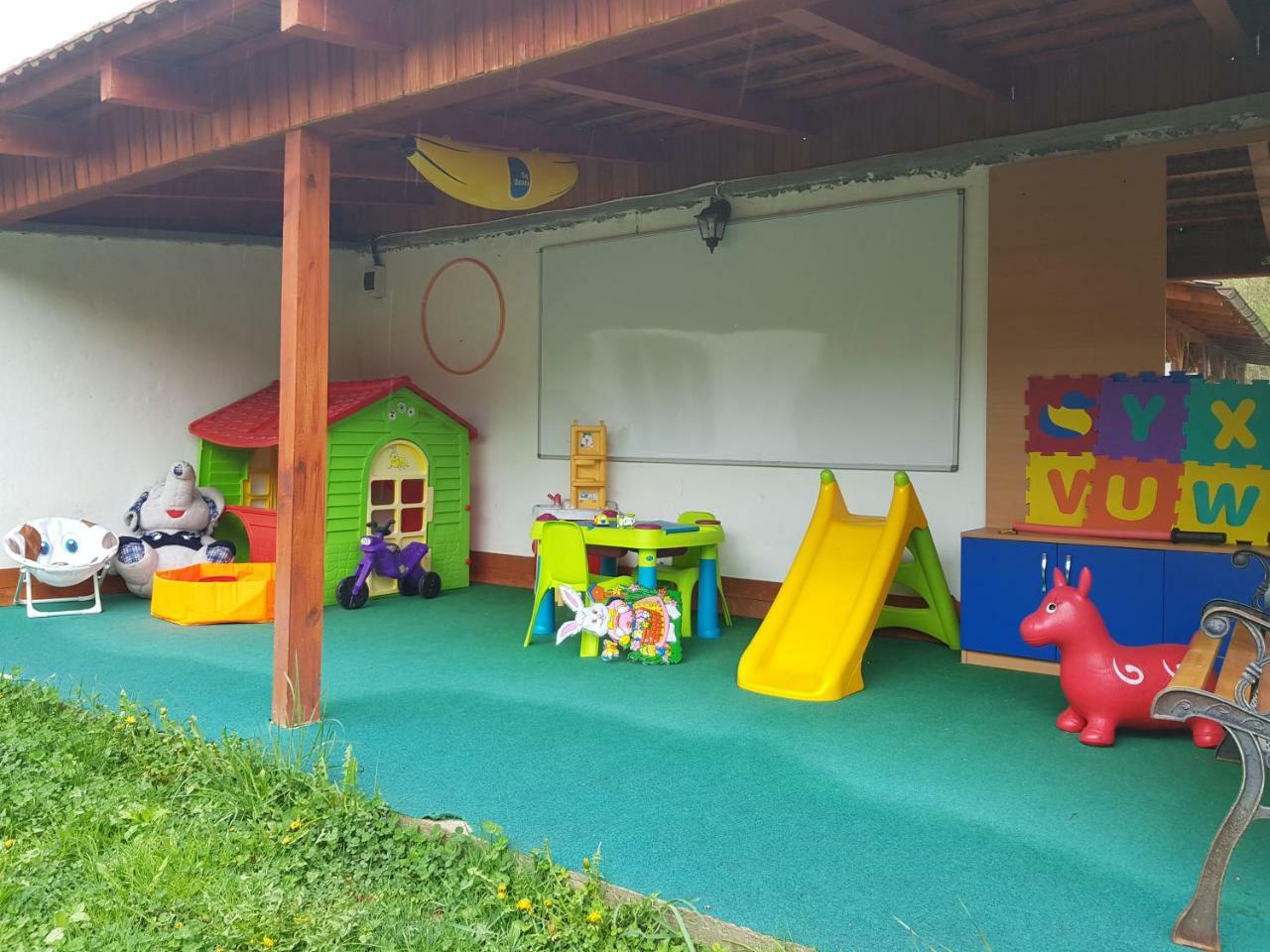 Отель Yoyo Zurli Park Решица Экстерьер фото